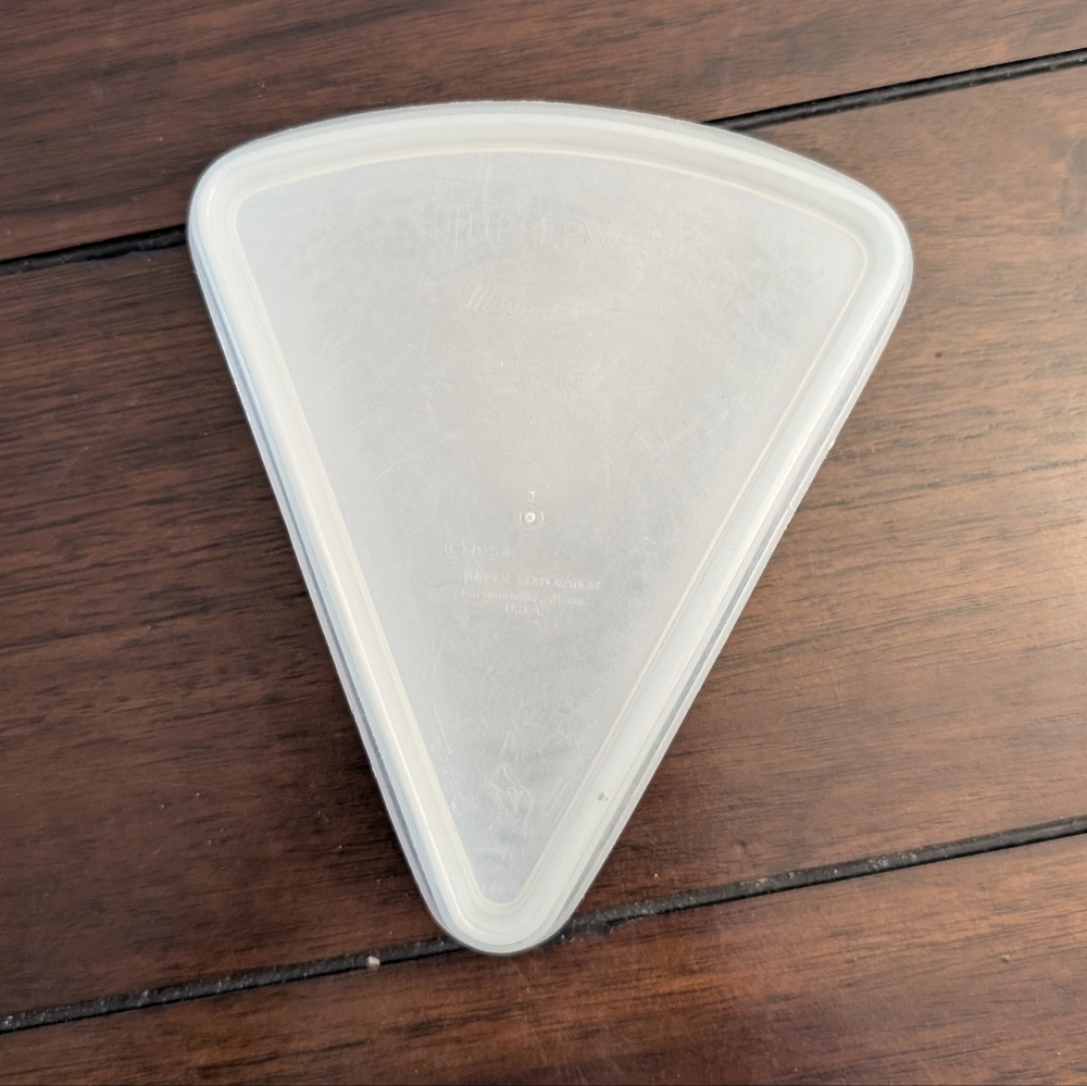 Vintage 1950's Tupperware Pie Slice Container